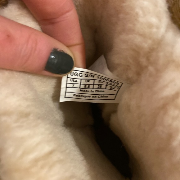 SOLD: Ugg Womens Sundance Short Waterproof Boot - Picture 8 of 8